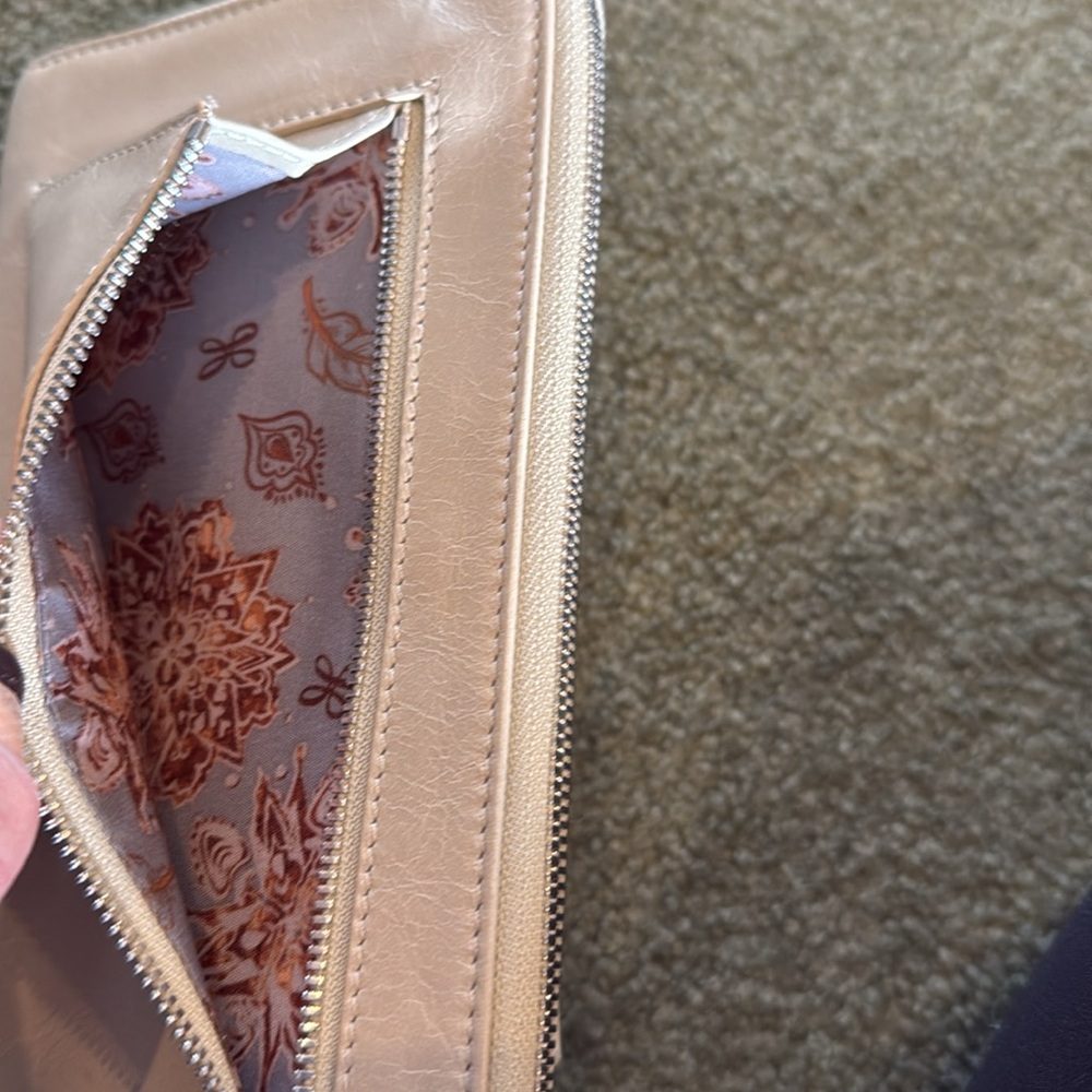 Hobo wristlet - Picture 3 of 5